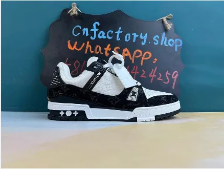 LV TRainers black thumbnail 2