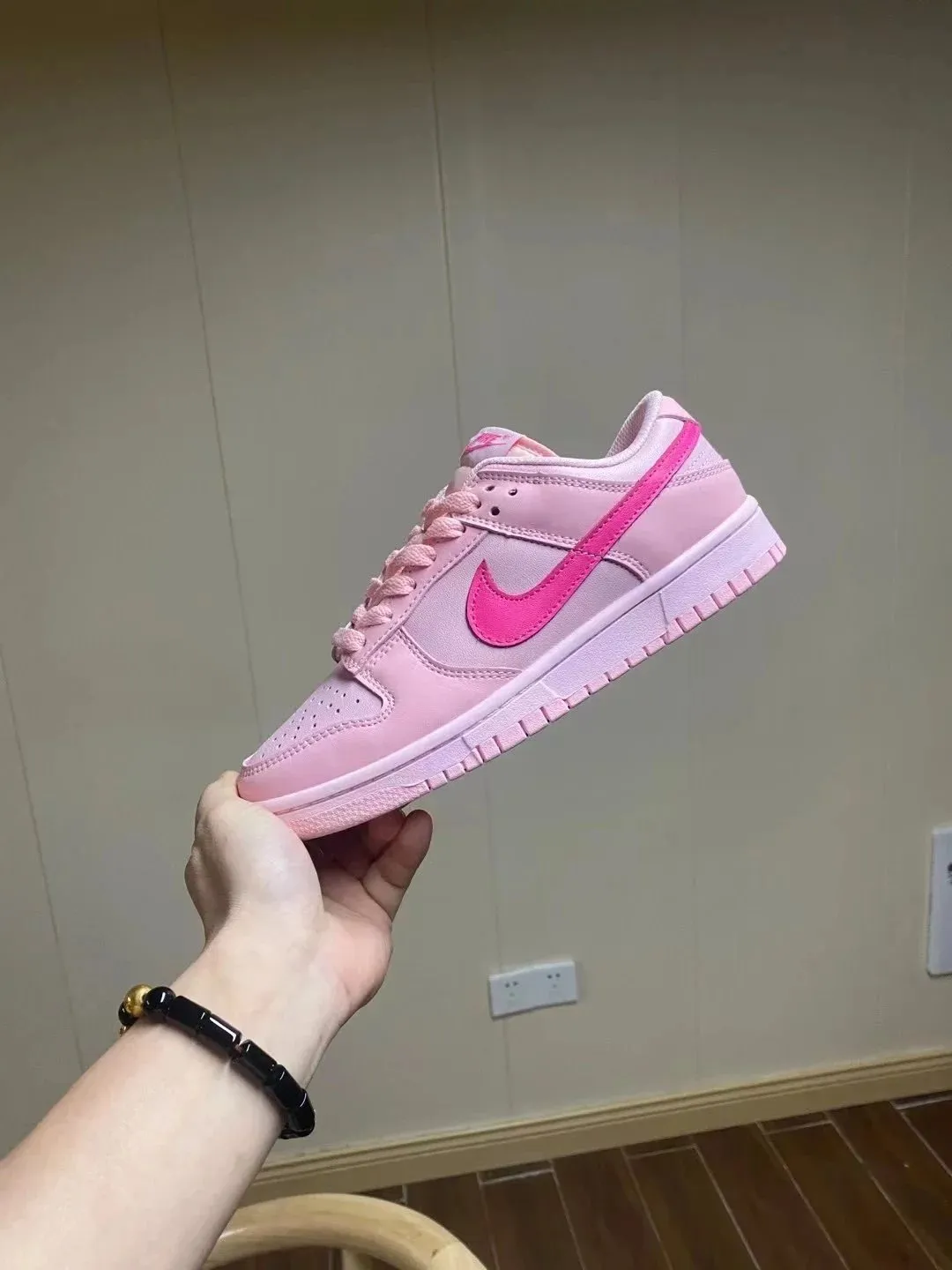 Nike panda dunks thumbnail 2