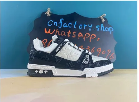 Black LV sneakers thumbnail 4