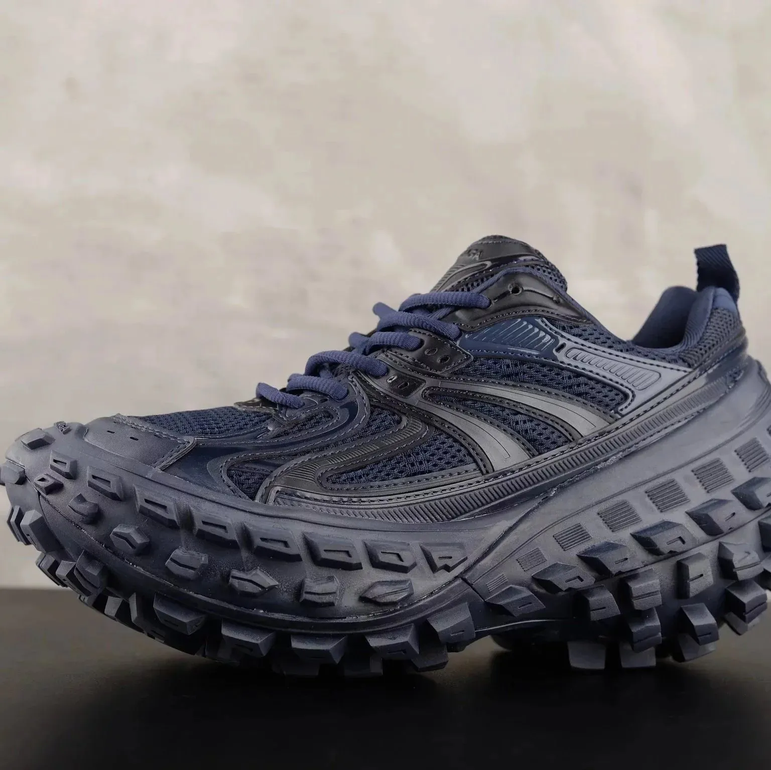 Balenciaga defenders thumbnail 2