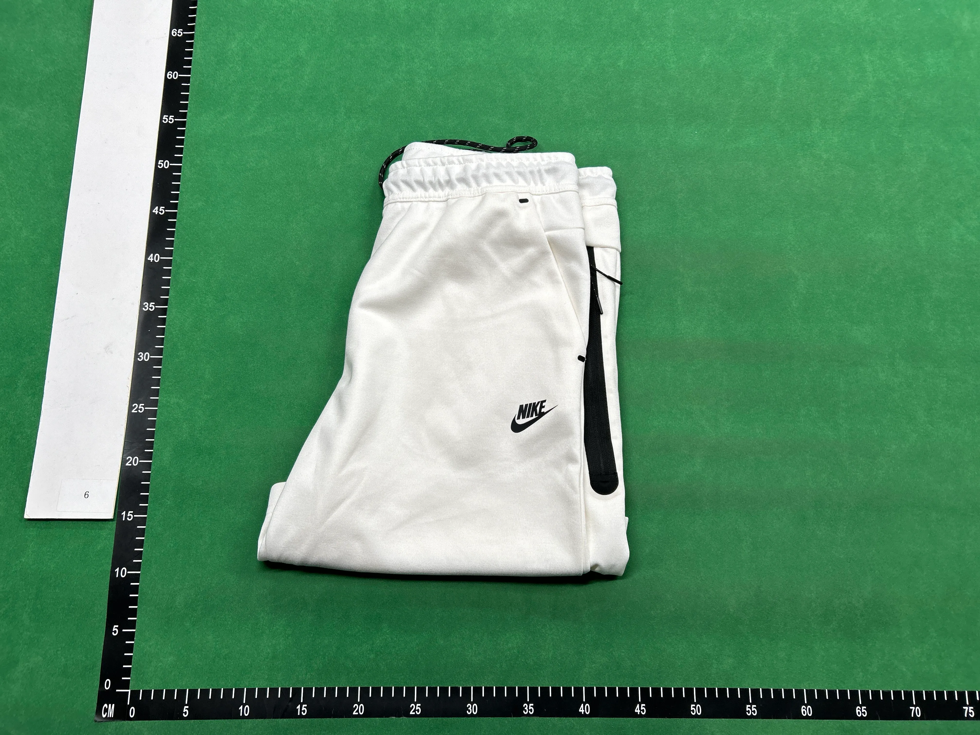 NIKE TECH ŠORC thumbnail 3