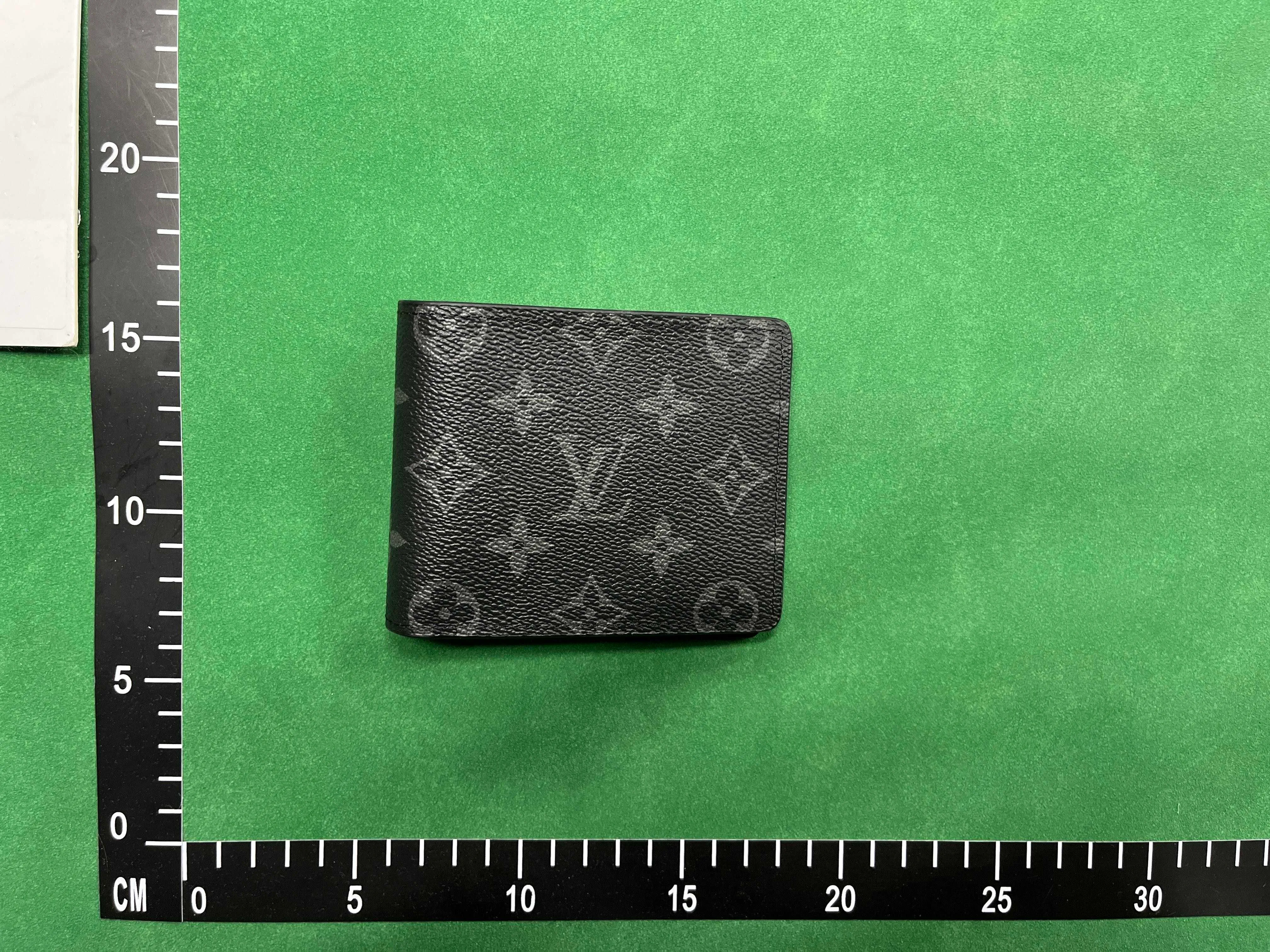 Lv wallet thumbnail 3