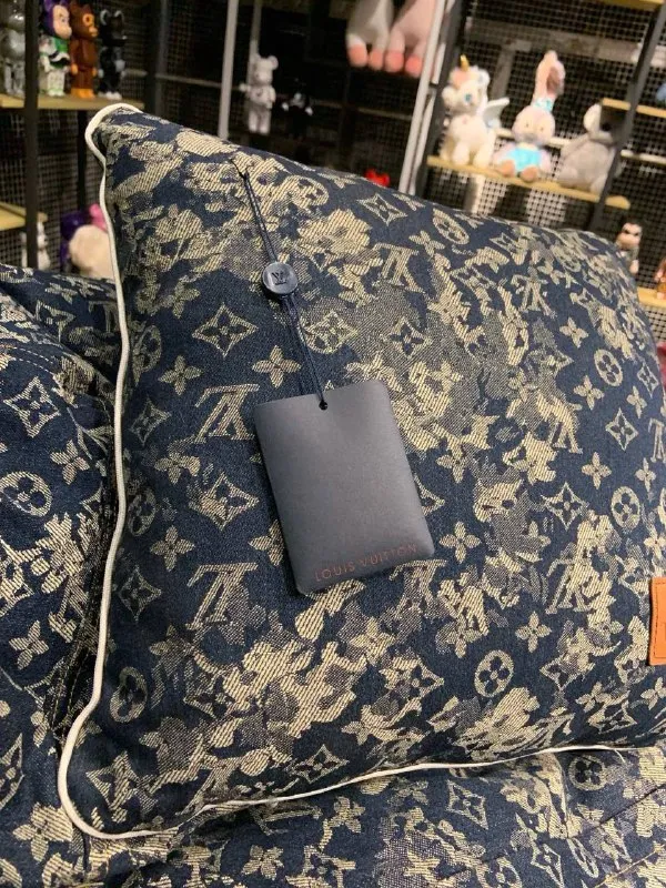 Lv Pillow thumbnail 2